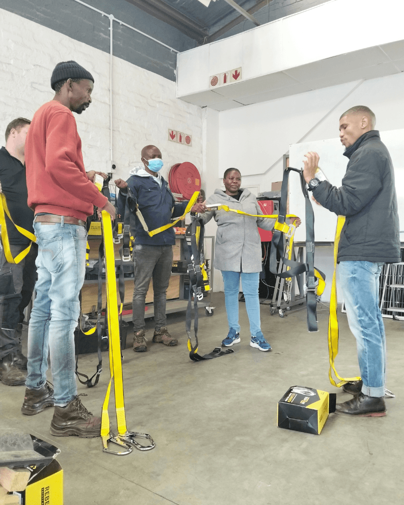 Working-at-Heights-fall-arrest-training-at-GREEN-Solar-Academy-4